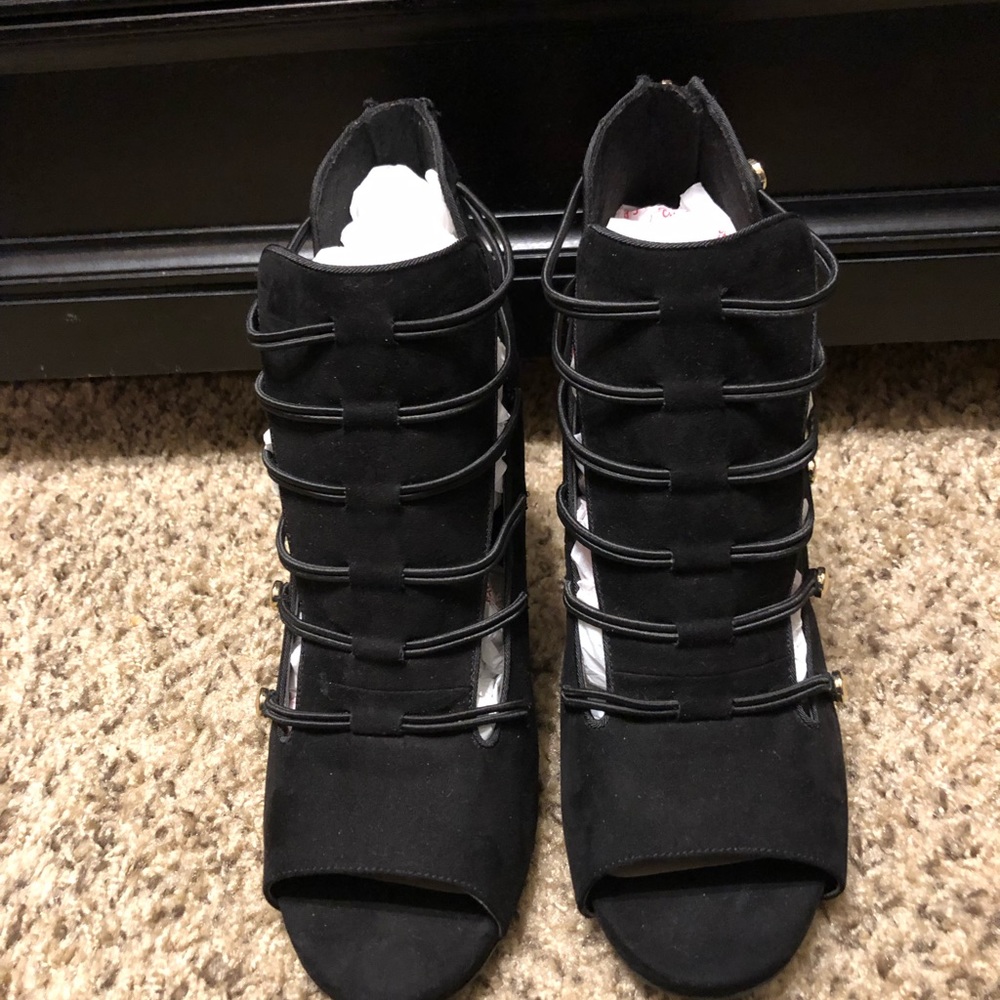 Shoes - Picture 3 of 4